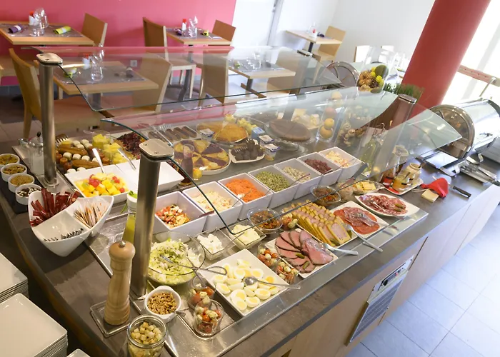 Hotel Croix Blandin 3*